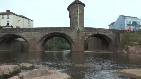 Monnow medieval bridge and gate 1 Video stock 40686312