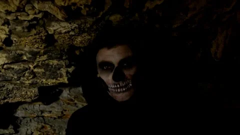 Monster in dark castle Vídeos de archivo 69204777