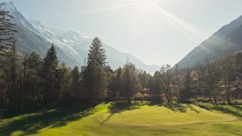 Mont-Blanc Mountain Golf Course in Chamonix, French Alps – Autumn Colors and Cab 스톡 동영상 319986539