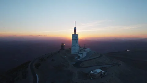 Mont Ventoux - Lateral Flight Around Antenna at Sunrise - 4K Vidéo 276102817