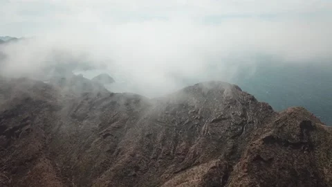 Montaña nublada Stock Footage
