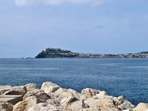 Monte di Procida - Procida dal molo sopraflutto di Acquamorta Stock Photos
