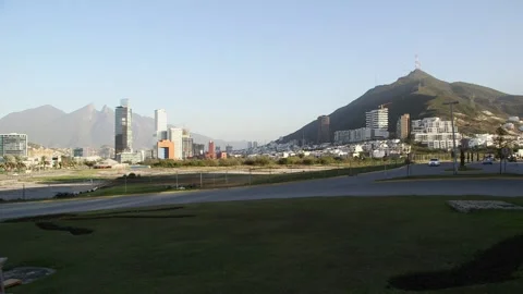 Monterrey, Mexico skyline with Cerro de la Silla mountain Vídeos de archivo 341111557