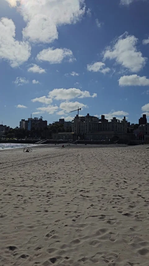 Montevideo, Uruguay – Playa Ramírez City Beach Escape [8K] 库存影片 306495246