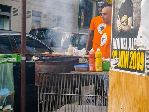 Montmatre district basic street food cooking Fotos de archivo