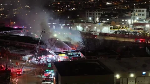 Montréal, Canada Dec 3 '25 - Suppression Operation Utilizing Aerial Waterway 動画素材 325537631