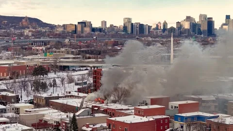 Montréal, Canada Dec 3 '25 - Citywide Skyline Exposed Amid Frozen Inferno 스톡 동영상 325537725