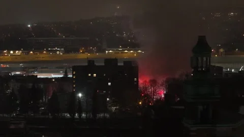 Montréal, Canada Dec 3 '25 - Haunting Night Flight Toward Burning Horizon 스톡 동영상 325538108