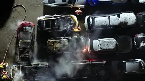 Montréal, Canada Dec 3 '25 - Drone Looks Down As Fire Units Extinguish Cars 스톡 동영상 325539665
