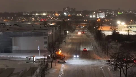 Montréal, Canada Dec 9 '25 - Urban frost defining nightly human patterns Vídeo Stock 324865525