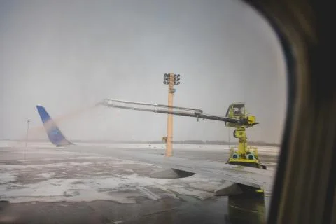 MONTREAL, CANADA  March 16th 2017. View from Inside the Plane of Spraying Ant 스톡 사진