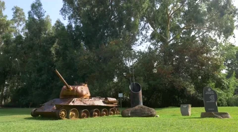 Monument with an ancient tank Video stock 40550140