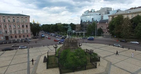 Monument Bogdan Khmelnitsky Sofia square cityscape sights of Kyiv in Ukraine Stock Footage 78137621