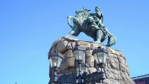 Monument to Bogdan Khmelnitsky in Ukraine Stock-Footage 128231784