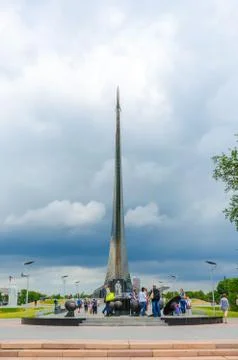 Monument dedicated to the launch of the first Earth satellite by the Soviet U Foto stock
