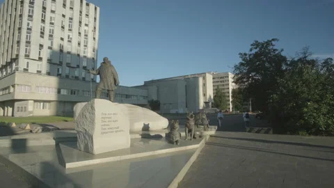 Monument to the explorer in the old days in St. Petersburg Stock Footage 281730862