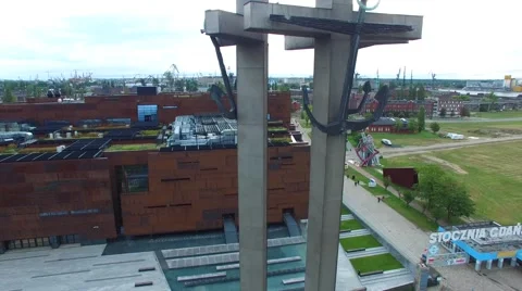 Monument to the Fallen Shipyard Workers of 1970 //AERIAL FOOTAGE// 02 库存影片 61730562