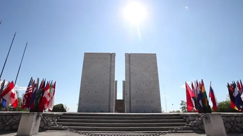 Monument with flags at an international cerimony 스톡 동영상 47188092