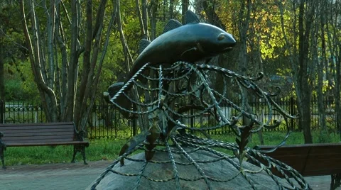 A monument in the form caught in the nets of cod in autumn park. Stock Footage 59048859