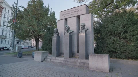 Monument to the Founding of the Republic of Austria in Vienna, Austria Video stock 321094205