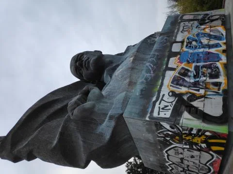Monument with graffito in a park in Berlin Foto stock