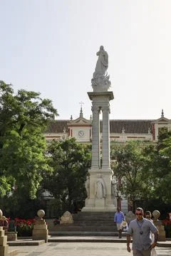 Monument to The Immaculate Conception next to The Cathedral of Seville city 스톡 사진