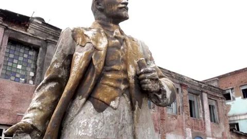 A monument to Lenin in very poor condition Video stock 164794151