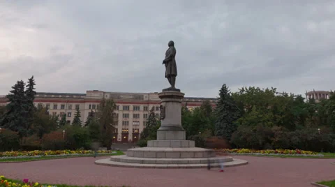 Monument to Lomonosov hyperlapse 스톡 동영상 30171261