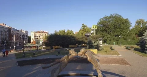 Monument to lovers. Video stock 98028846