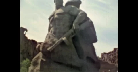 Monument to a man with a machine gun Stock-Footage 297088784