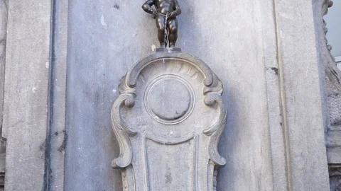 The monument of Manneken Pis in Brussels Stock Footage 107910996