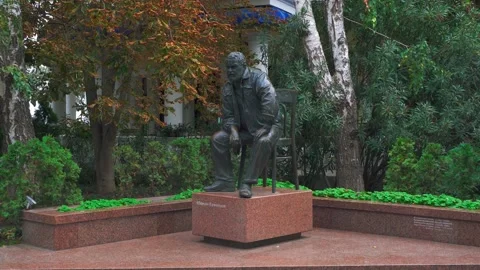 Monument in parks surrounded by trees. Stock Footage 143804293