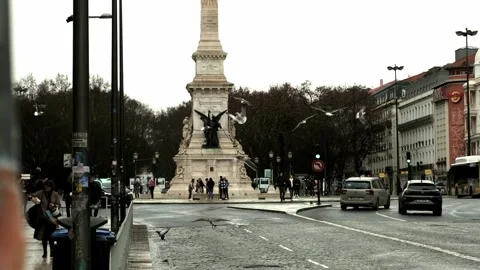 Monument at Restauradores Square in Lisbon Stockbeeldmateriaal 340473684