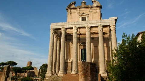 A MONUMENT IN THE ROMAN FORUM Stock Footage 97520672