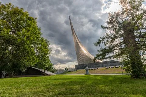 Monument to space Explorers in the Park on a warm summer evening against a be Stock Photos