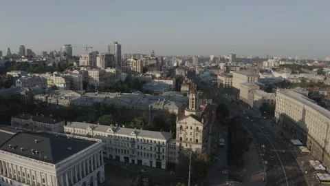 Monument statue at the Independence Square in Kyiv. Ukraine. Aerial. Summer Vidéo 200988165