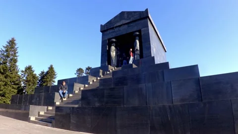 Monument to an unknown hero Stock Footage 171580529