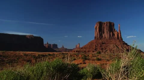 Monument Valley Mitten, Sky and Plants 動画素材 10896252
