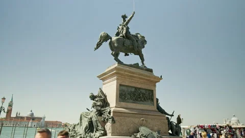 Monument to Victor Emmanuel II surrounded by tourists. Stock Footage 236417191