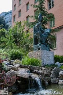 Monument with waterfall Fotos de archivo