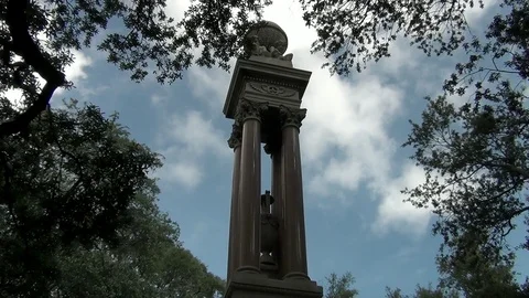 Monument to William Washington Gordon in Wright Square in Savannah Georgia Vidéo 118406179