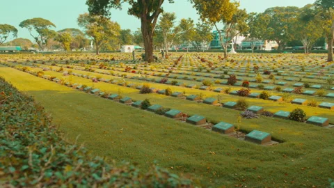 The monument of world war 2 cemetery at sunset . Vídeo Stock 151064502