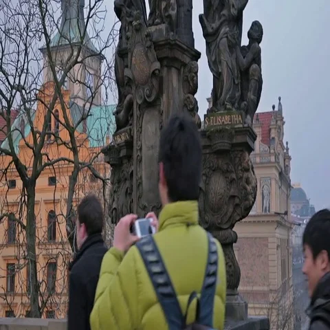 Monuments Prague. Bridge, photographers. Stock Footage 69423920