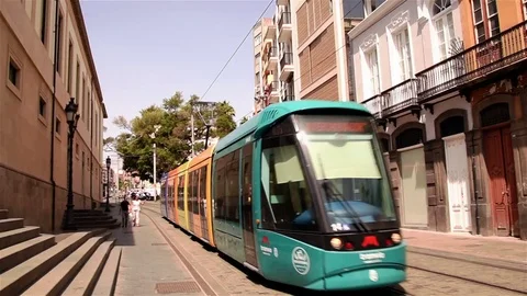 Monuments reflection in window's train passing by Vidéo 80990055