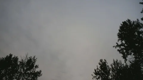 Moody Clouds Vidéo 88327363