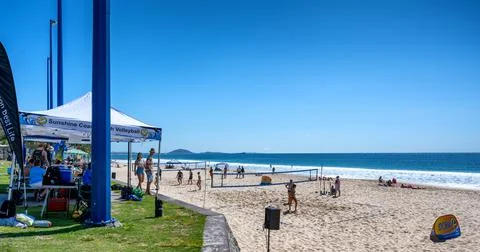 MOOLOOLABA, AUSTRALIA - Aug 28, 2021: The new normal after covi - beach sport Fotos Stock