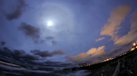 Moon above the breakwall 스톡 동영상 22012719