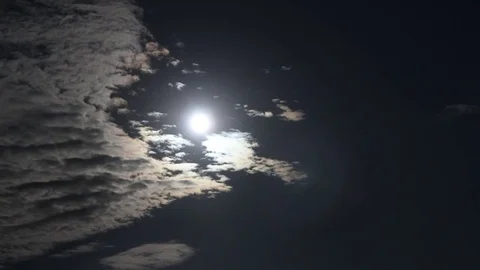 Moon and Cloud in the Night EU Stockbeeldmateriaal 71247448