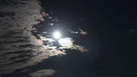 Moon and Cloud in the Night Time Lapse Stockbeeldmateriaal 71247524