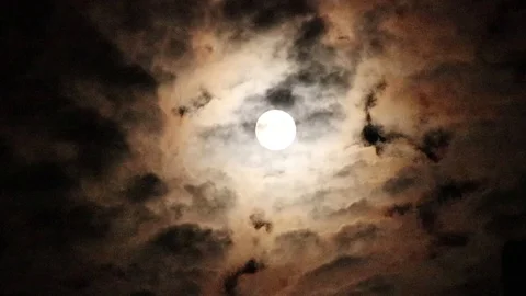 Moon and Cloud Time Lapse 動画素材 110781580